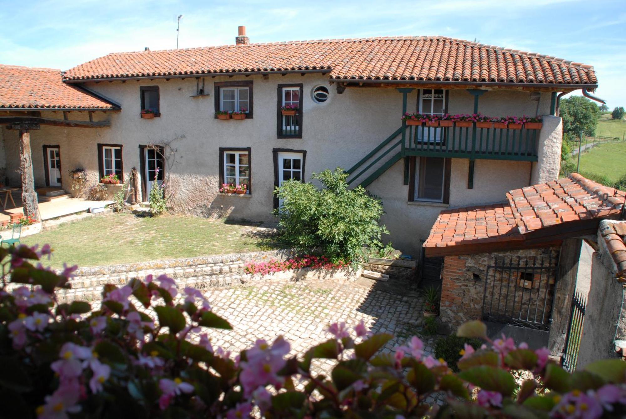 Chez Jacotte Et Elia Acomodação com café da manhã Saint-Galmier Exterior foto