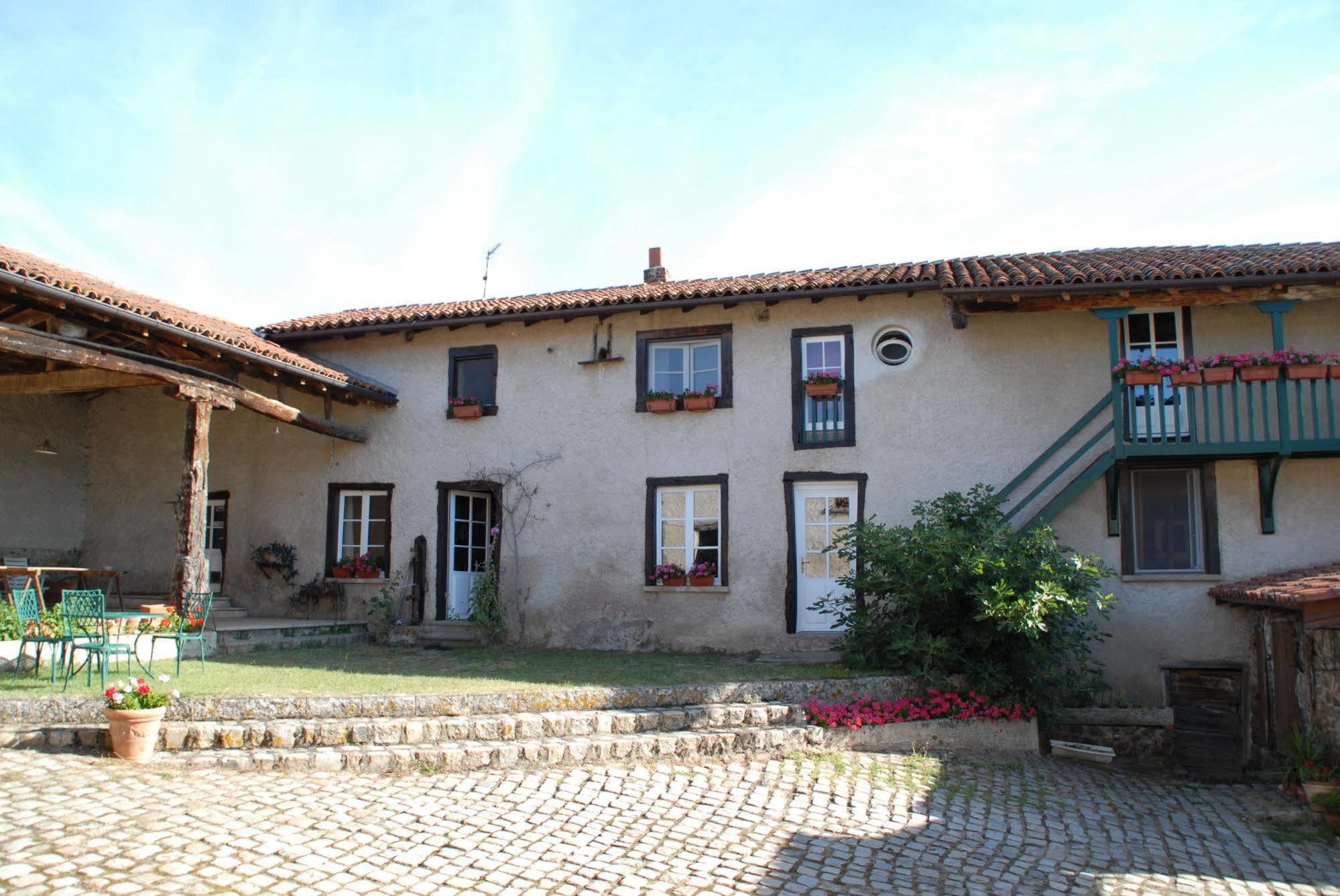 Chez Jacotte Et Elia Acomodação com café da manhã Saint-Galmier Exterior foto